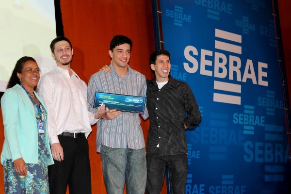 A entrega do prmio, um cheque no valor de R$60 mil, foi feita em cerimnia realizada em Braslia, no dia28 de maio - crdito: Bernado Rebello,Agncia Sebrae de Notcias</STRONG><STRONG>